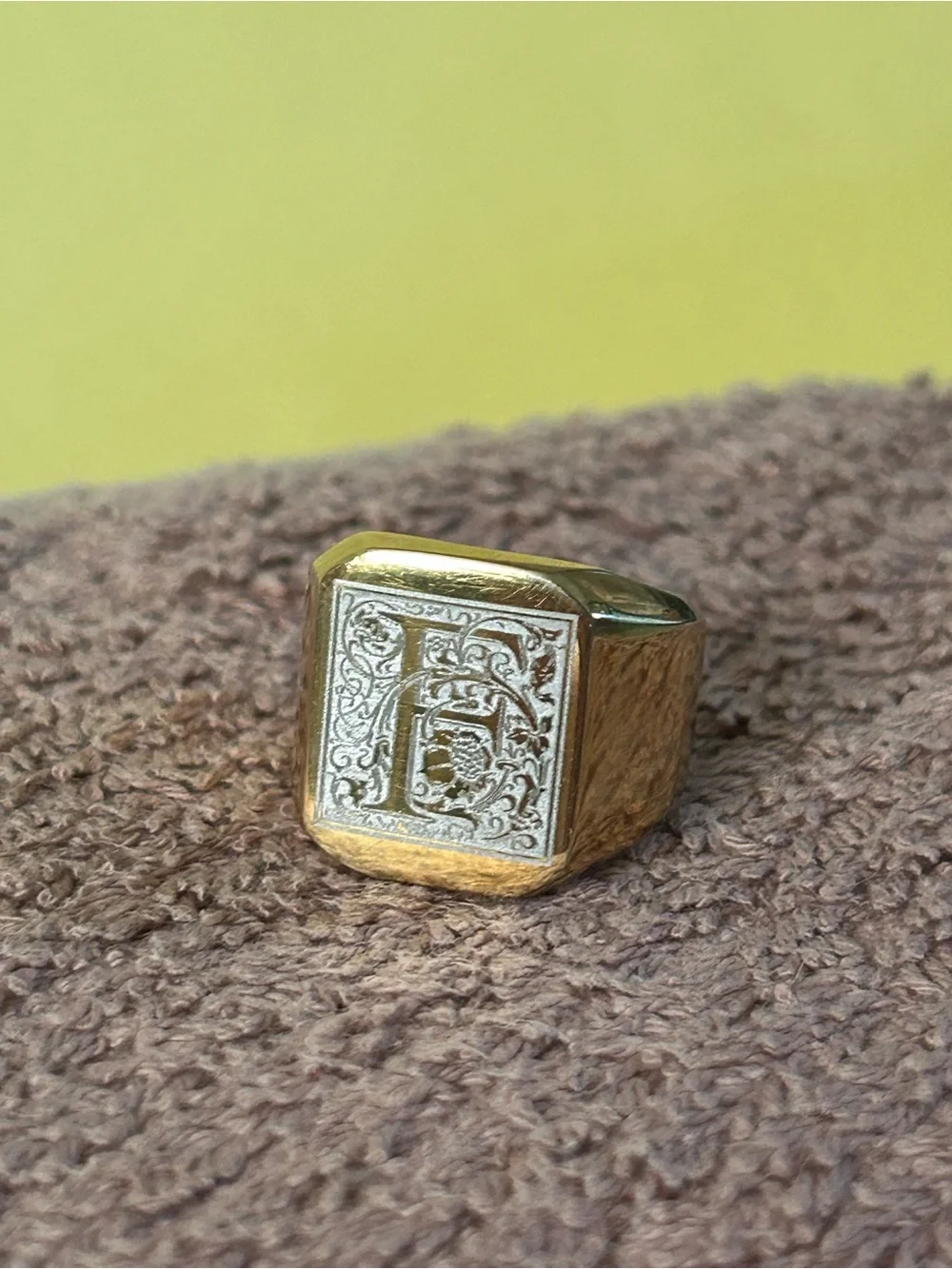 Gold-Tone UNISEX /Men's INITIAL  Signet Ring with Ornate 'F' Engraving (size 7)